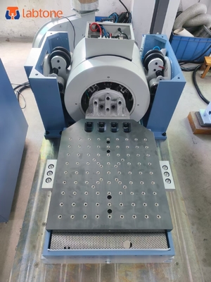 Maksymalna siła sinus 700Kg.f szczyt (7KN) Chłodzony powietrzem urządzenie do testowania tarczy wibracyjnej dla rozwiązań badawczych baterii w zakresie wstrząsów i wibracji